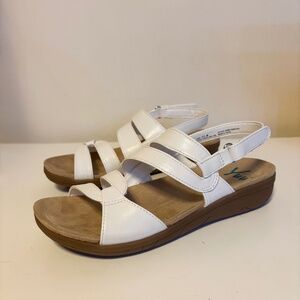 Yuu Jean Comfort Slingback Adjustable Faux Leather Sandals White Womens Shoe 6.5